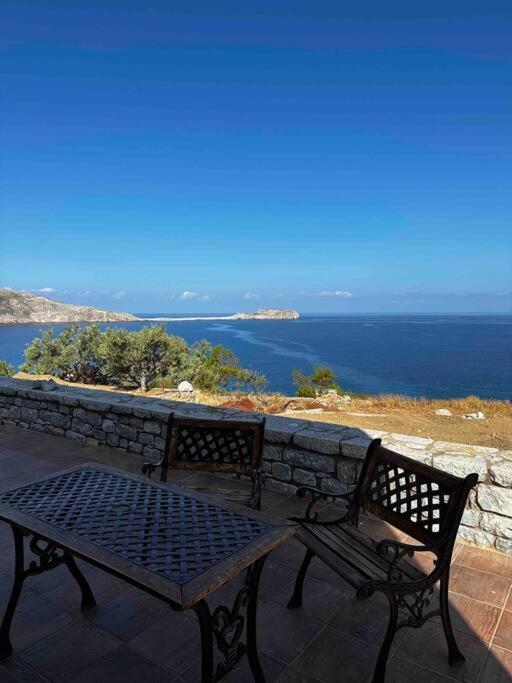 Mézapos Cliffside Cozy Villa W/ Seaviews מראה חיצוני תמונה